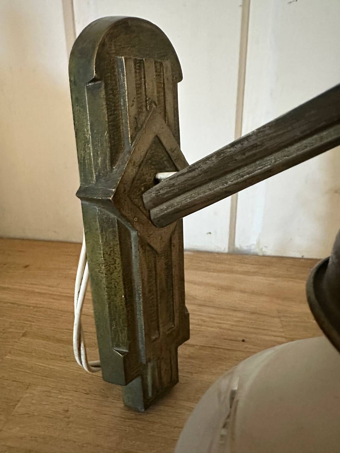 Art Deco wall lamp in metal and glass