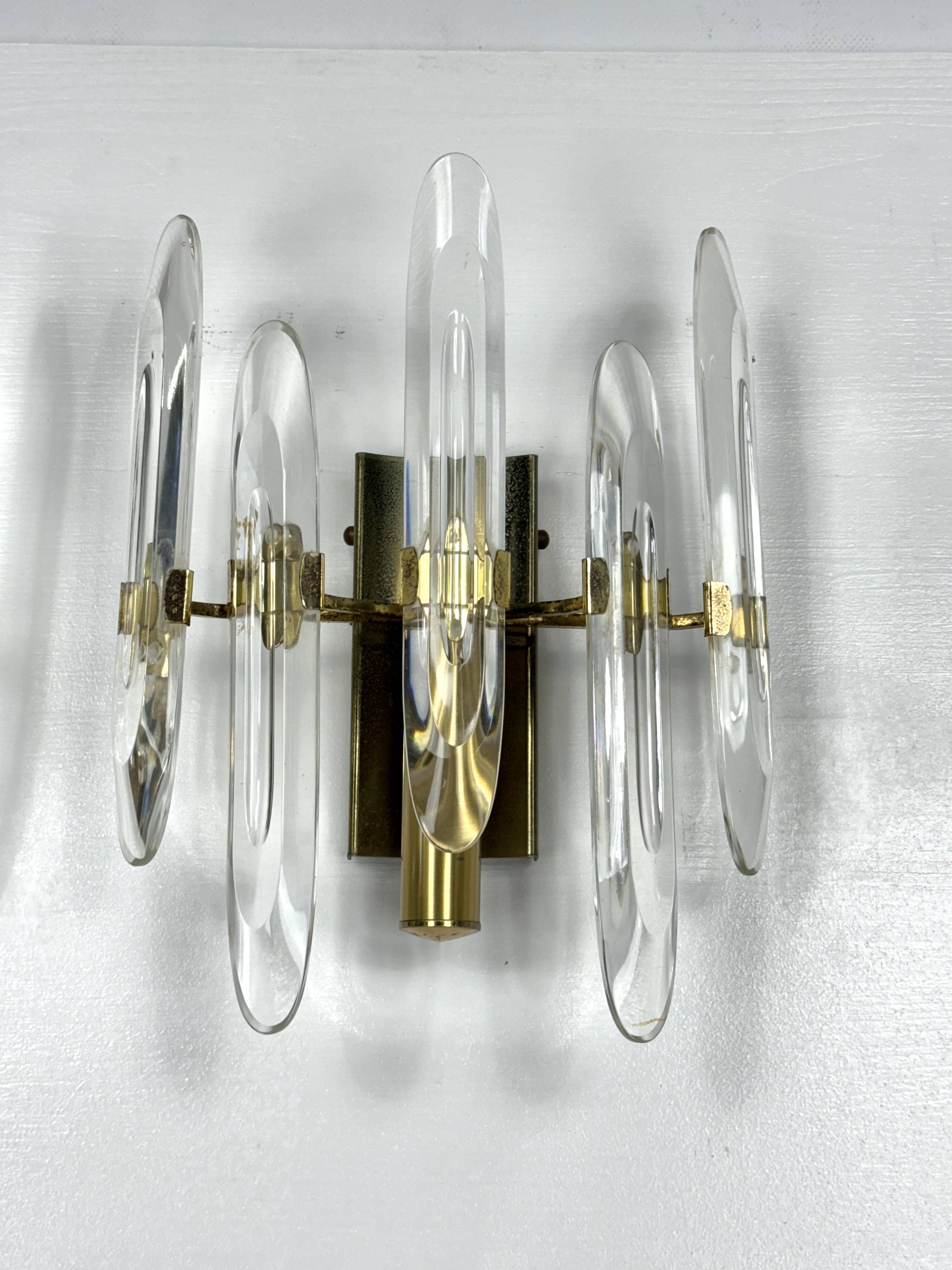 Sciolari, set of two large sconces in glass and gilded brass. Italy 1970s
