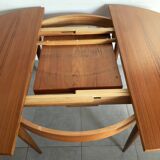 Scandinavian round teak dining table from the 60s extendable