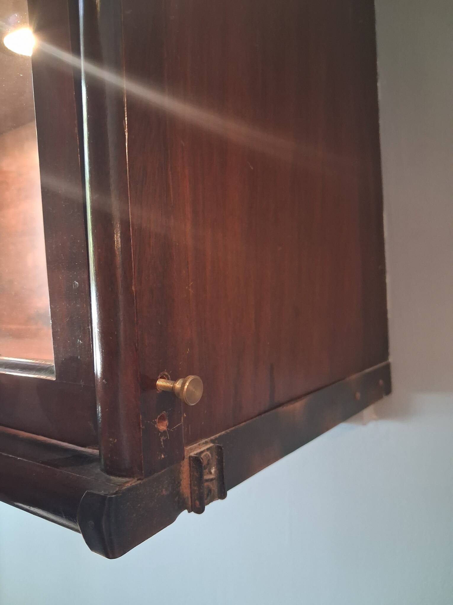 vitrine - coffre en bois et verre