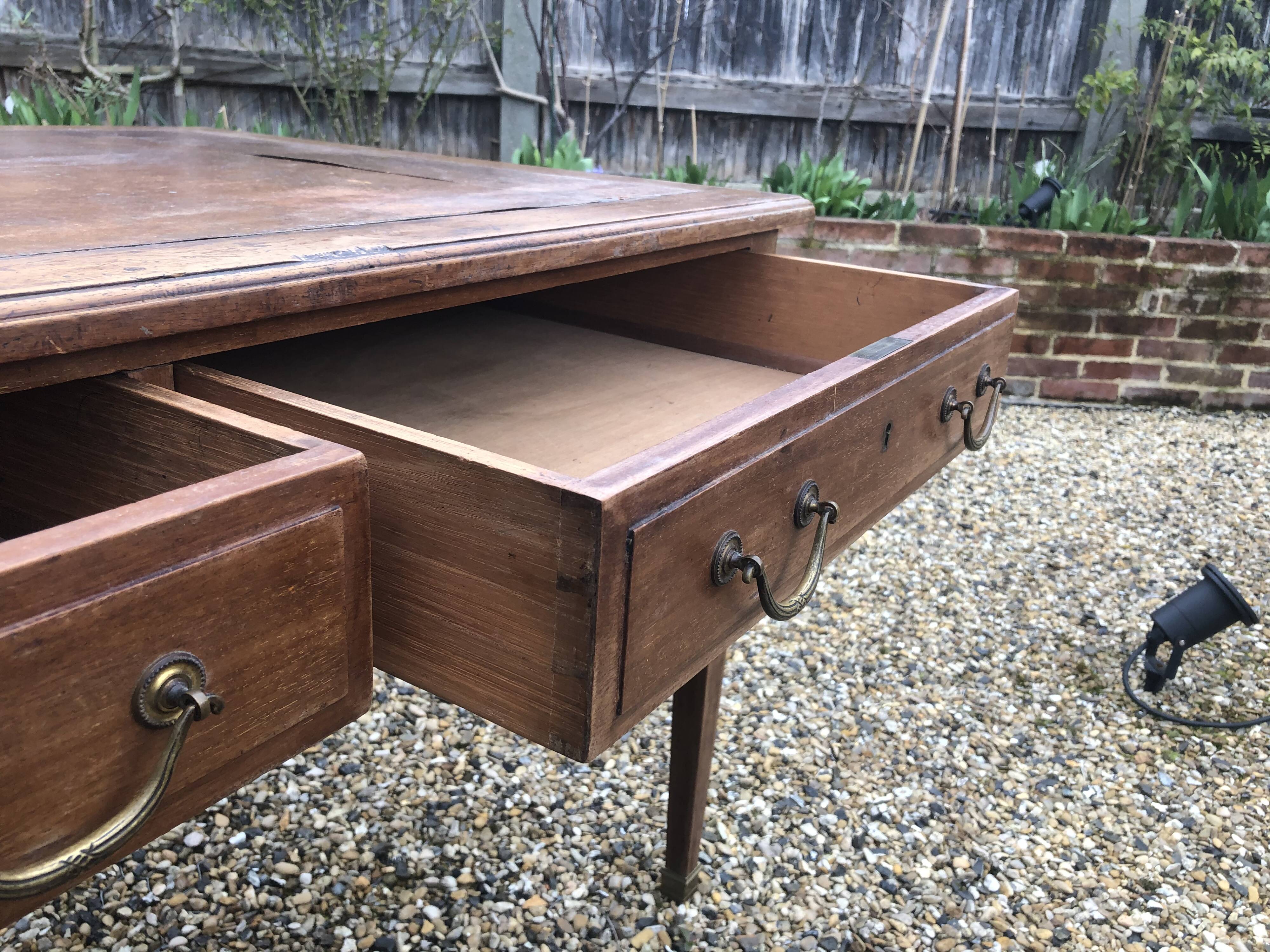Bureau style Louis XVI