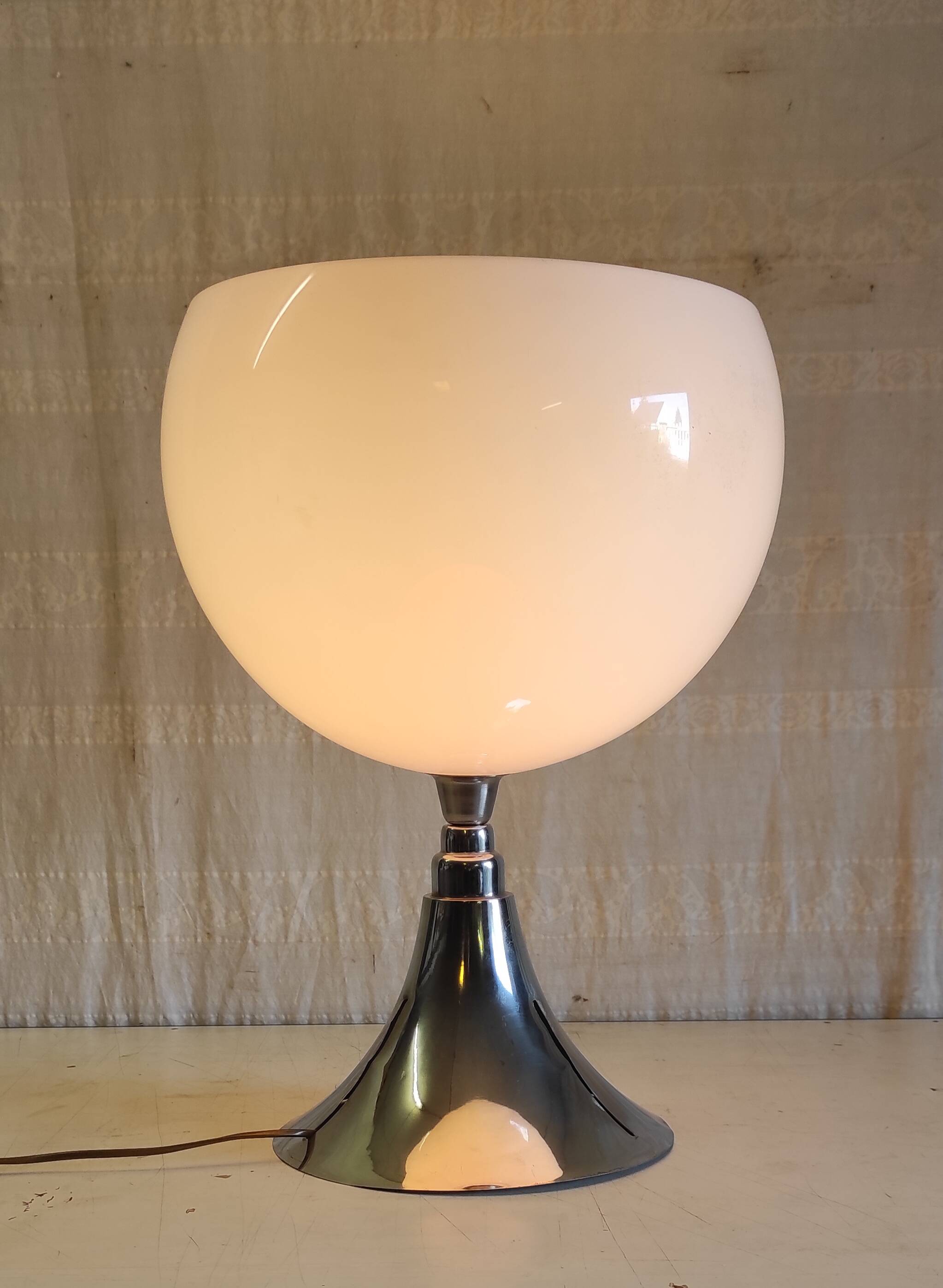 Table lamp in chrome metal and white globe - mid 20th century.