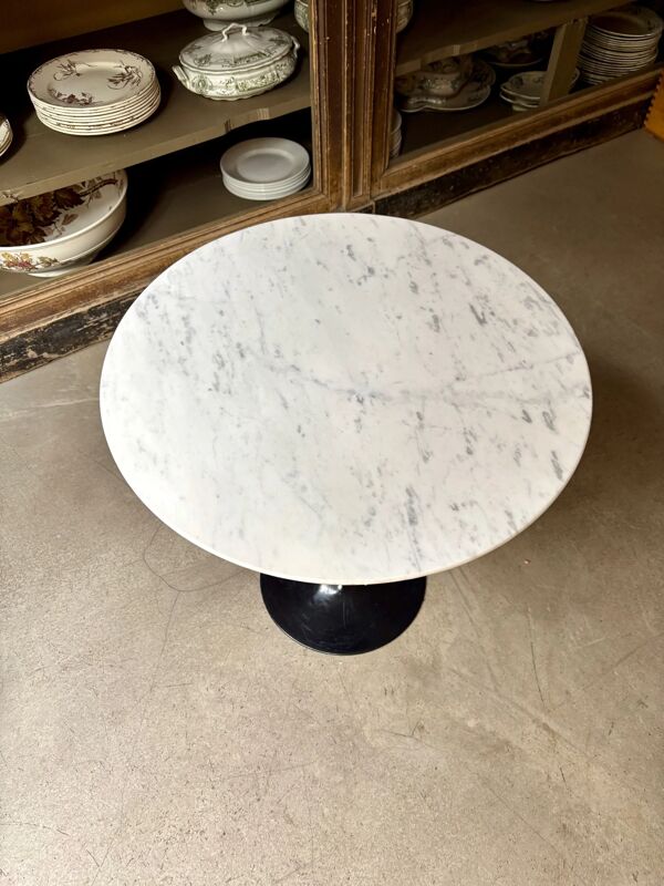 Table d'appoint, basse Eero Saarinen en marbre gris et pied tulipe noir ⌀ 51 cm