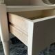 Paire de chevets scandinaves en bois blanc
