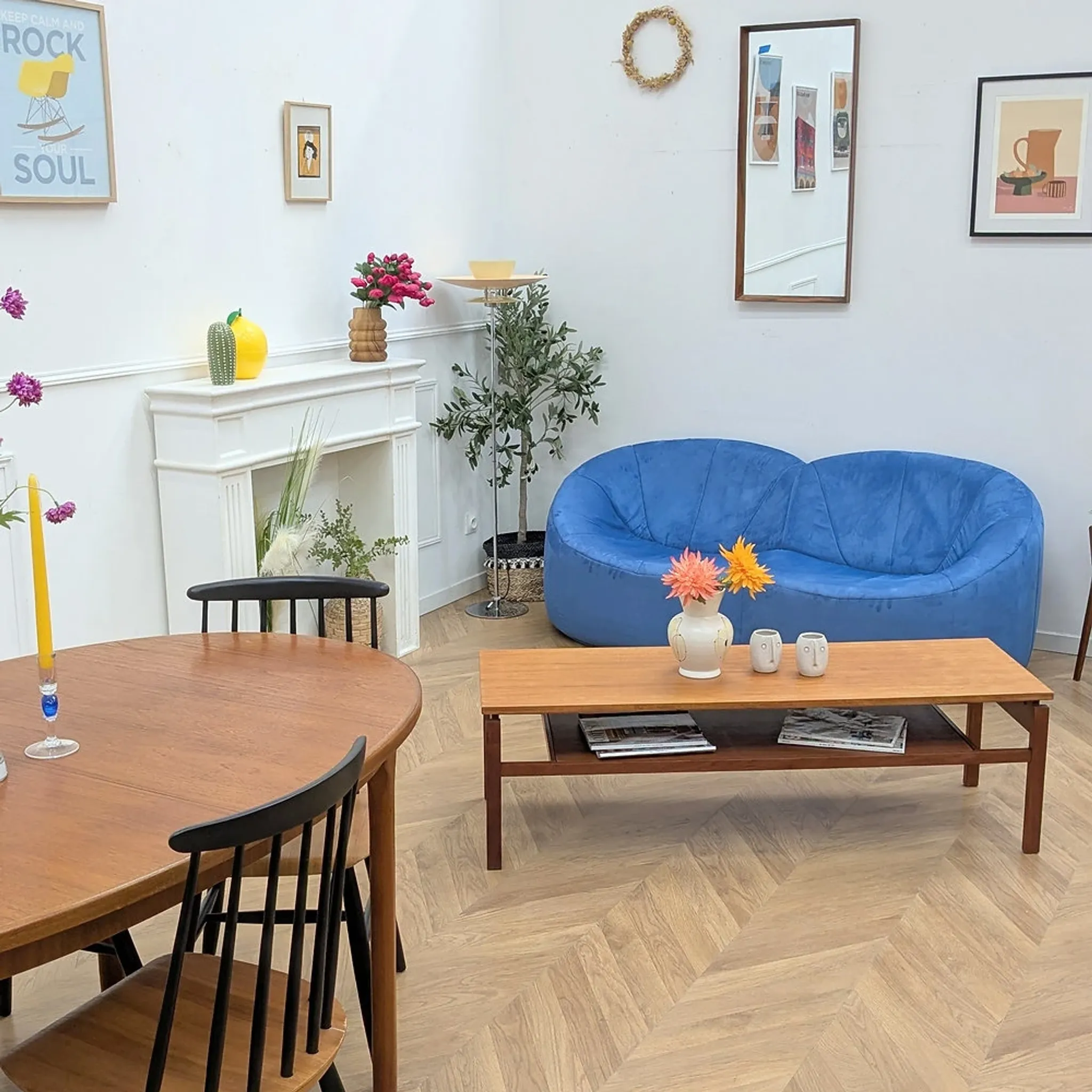 Scandinavian teak coffee table with double top