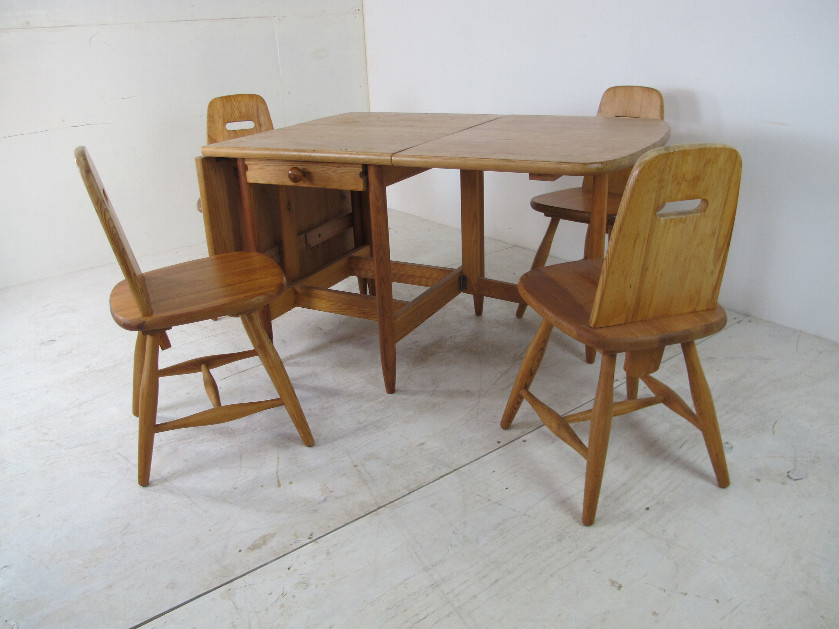 Ensemble table et chaises de salle à manger scandinave en pin finlandais Pirtti, années 1960