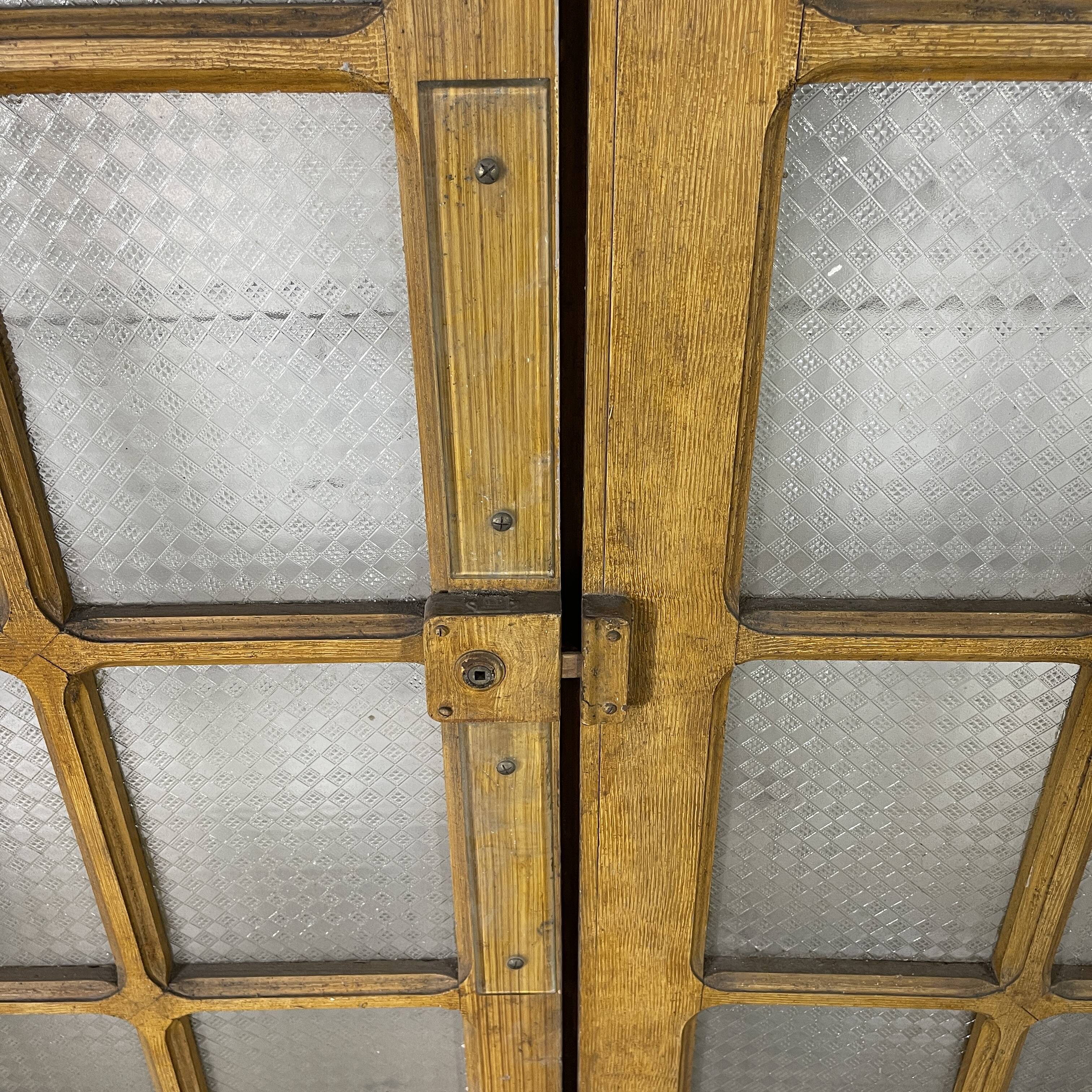 Four-leaf partition door