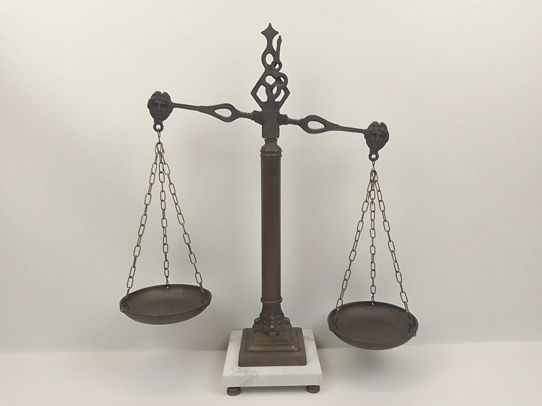 Decorative brass scale with marble base 52 cm