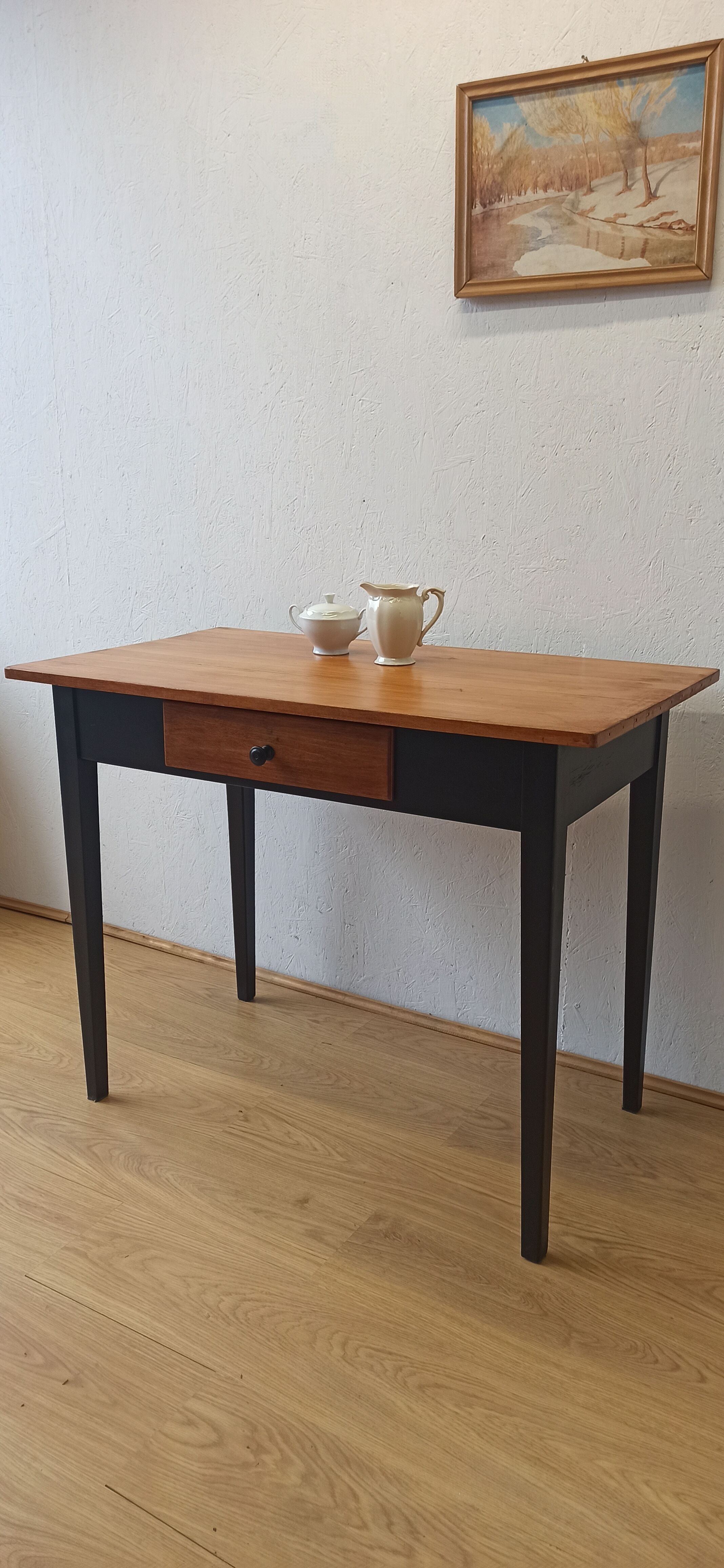 Minimalist kitchen table