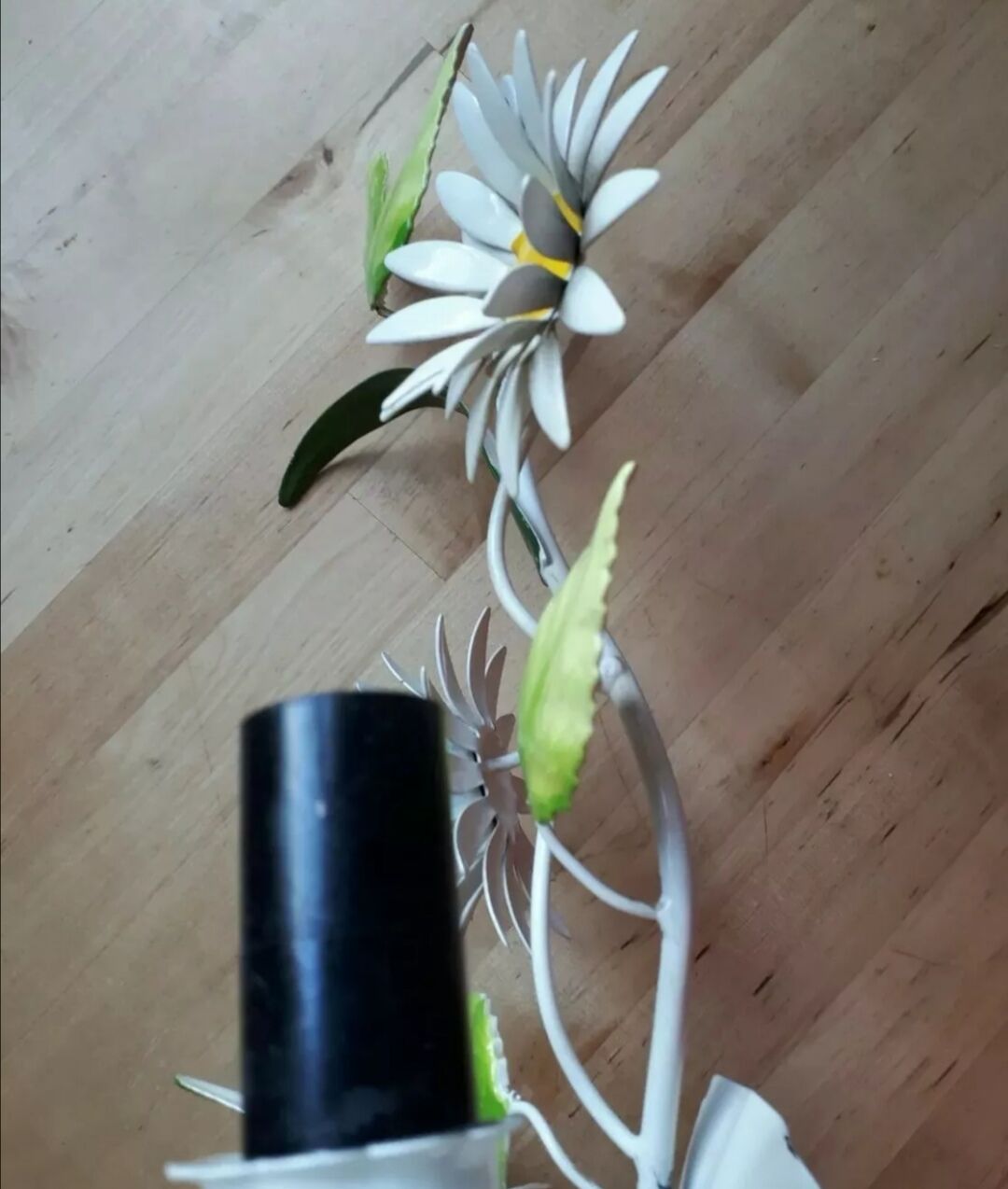 Marguerites painted sheet wall lamp