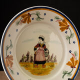 Set of Two Vintage Decorative Quimper HB Plates with Nature-Inspired Design