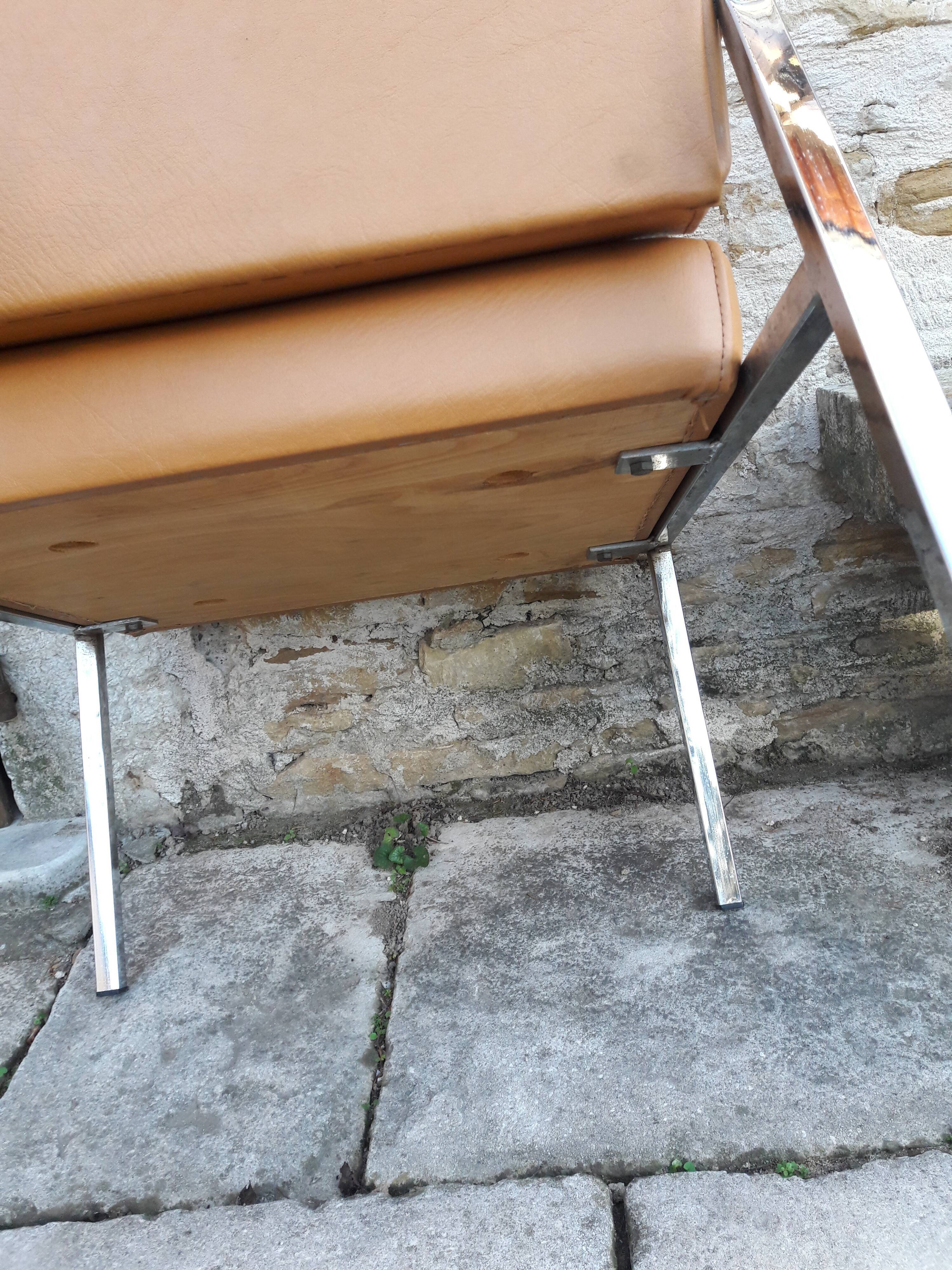 Fauteuil acier chromé et skaï