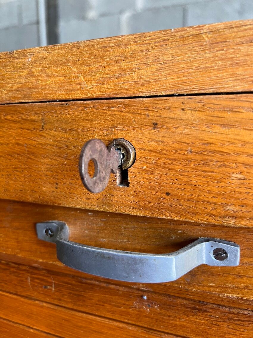 Meuble classeur double rideau vintage en chêne clair - Années 50