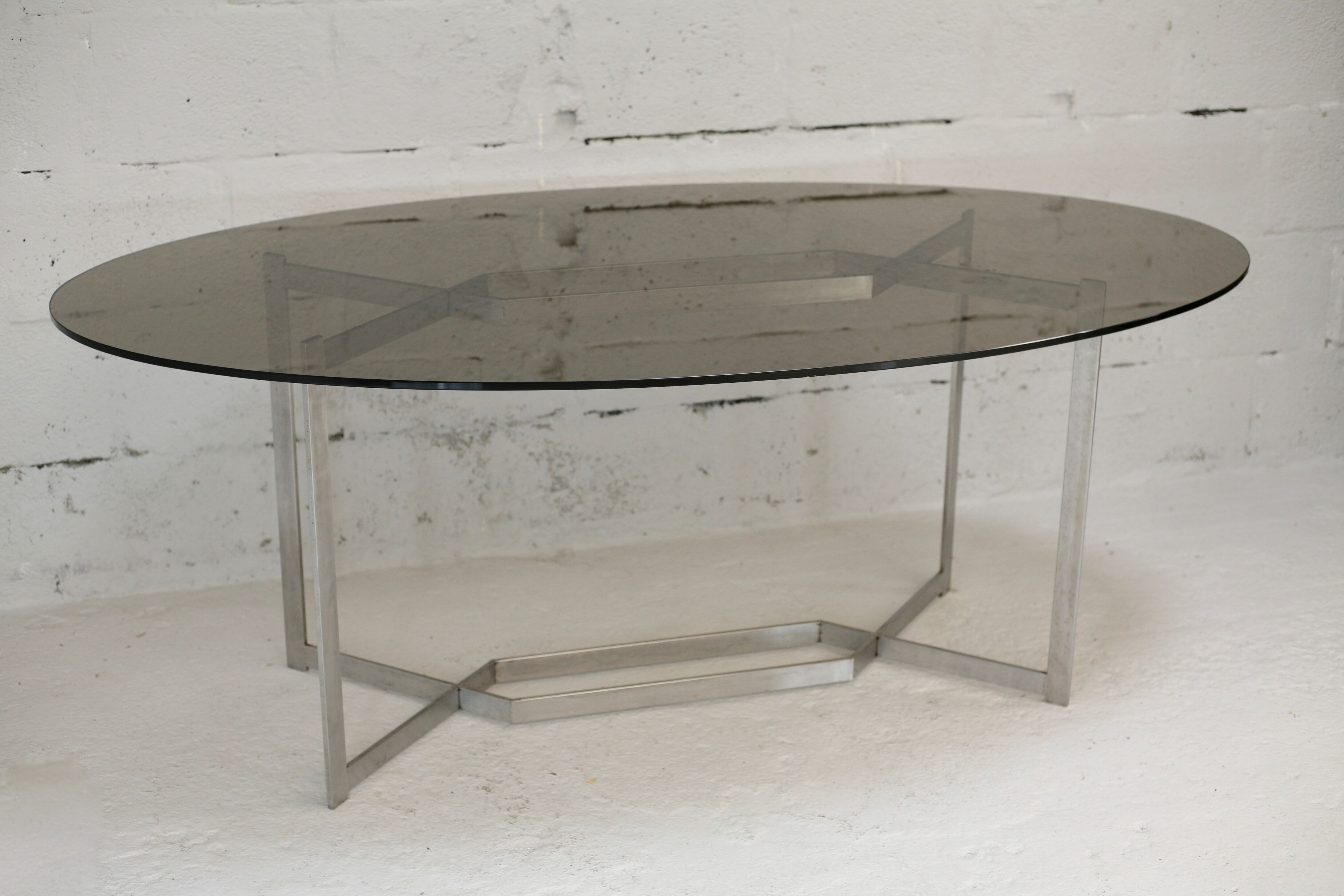 Table de Paul Legard, édition DOM, aluminium brossé et dalle elliptique de verre fumé, France, circa