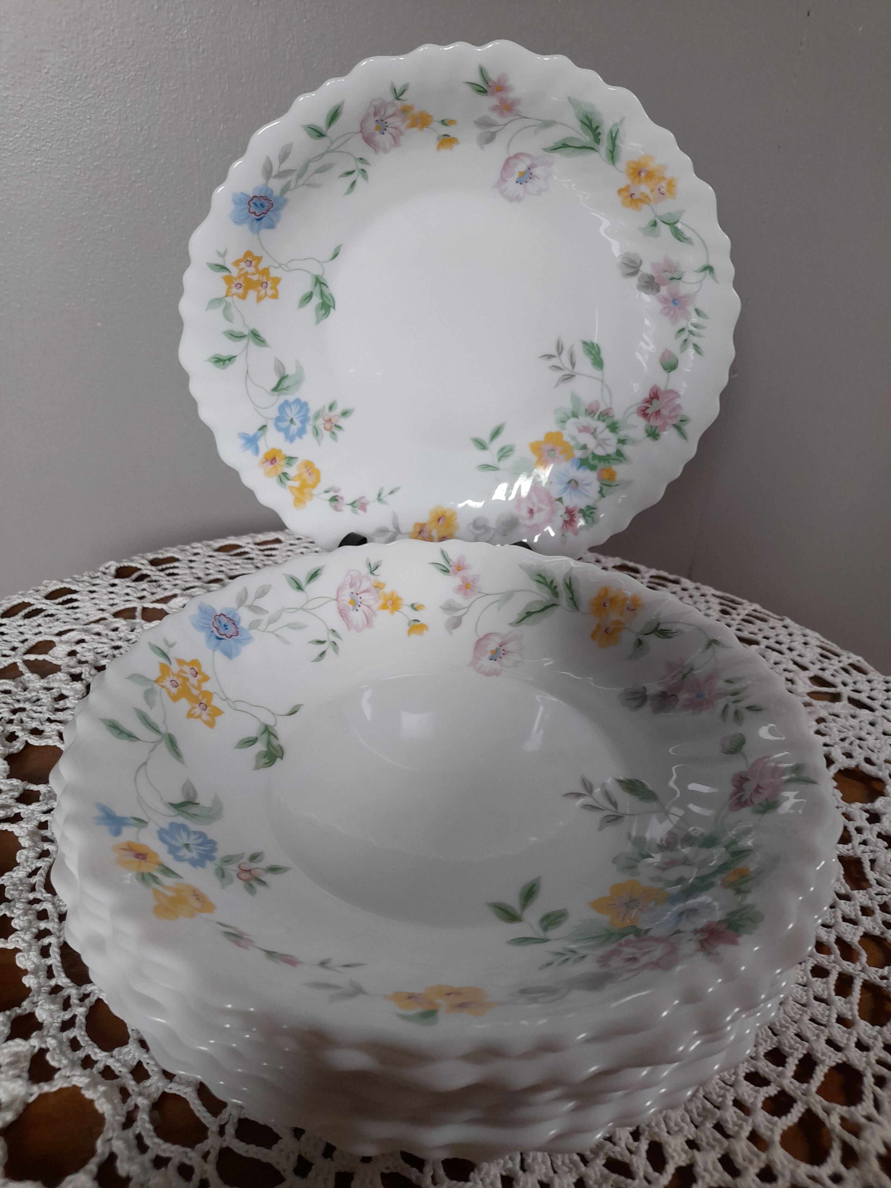 8 hollow plates flower pattern, festoon, model Hortense de Arcopal, vintage 1990