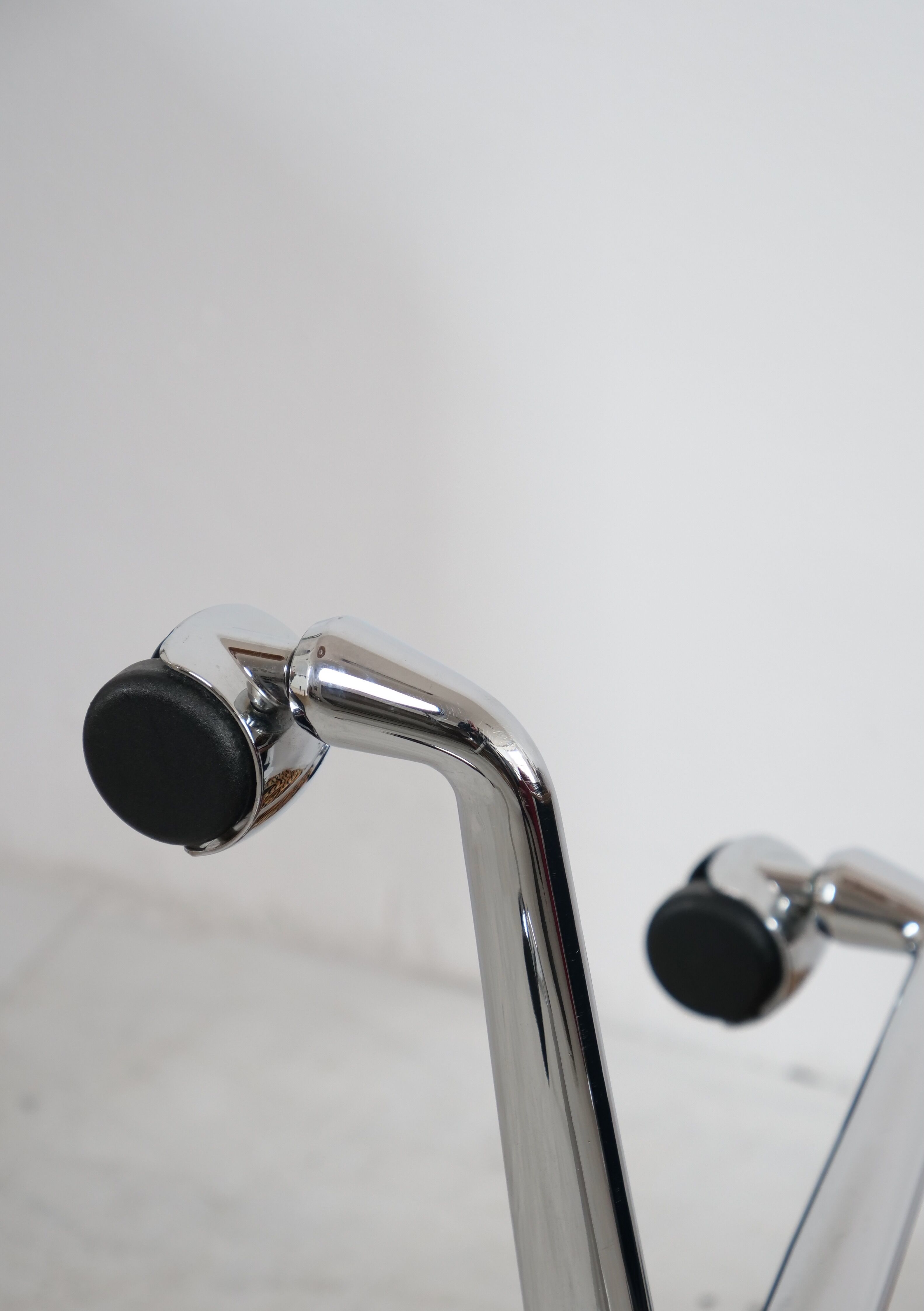 Eames EA 219 Vitra leather office chair