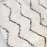 Moroccan Berber carpet Marmoucha with black zigzags 1.48x1.10m
