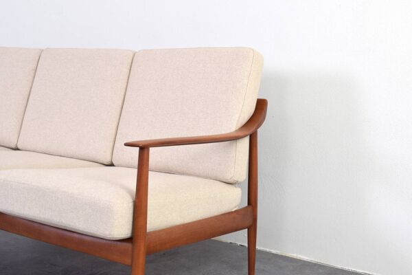 Canapé en teck du milieu du siècle de Knoll Antimott, années 1960.