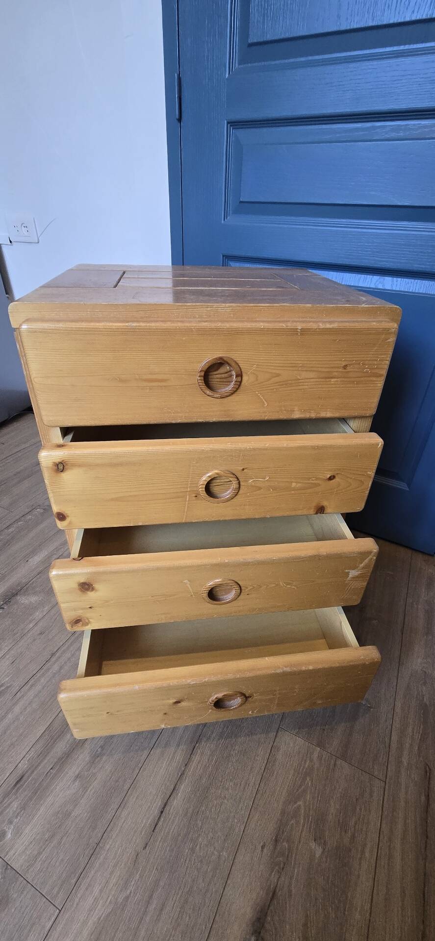 Chest of drawers with 4 drawers in solid pine Charlotte Perriand – Les Arcs, 1970