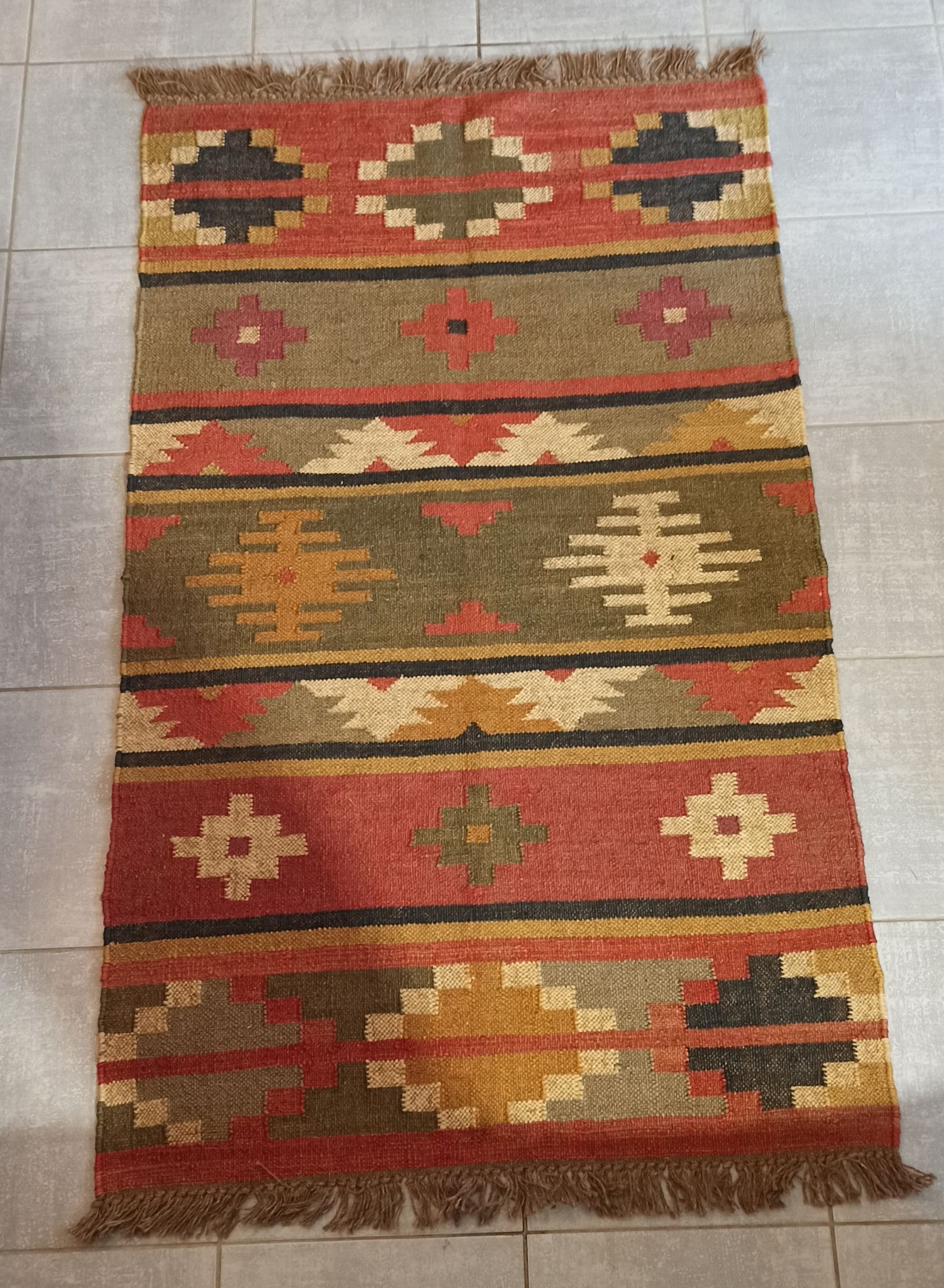 Tapis kilim en coton et toile de jute 90cm x 160cm