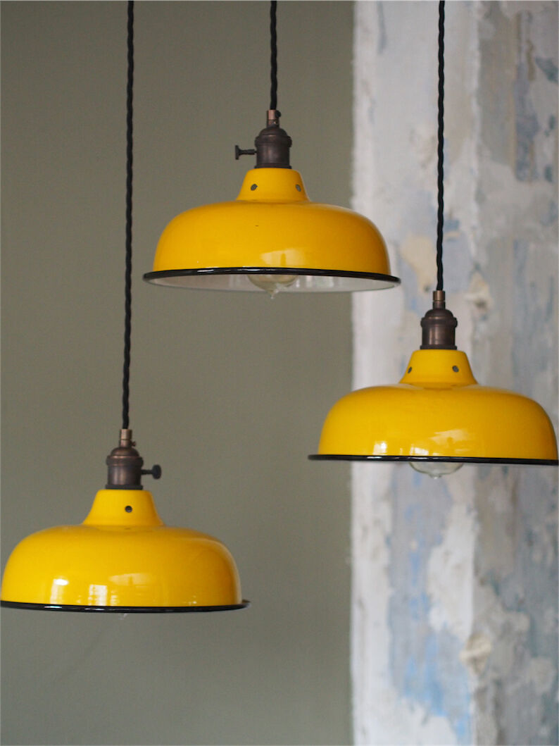 Day blind enamelled yellow industrial lamp