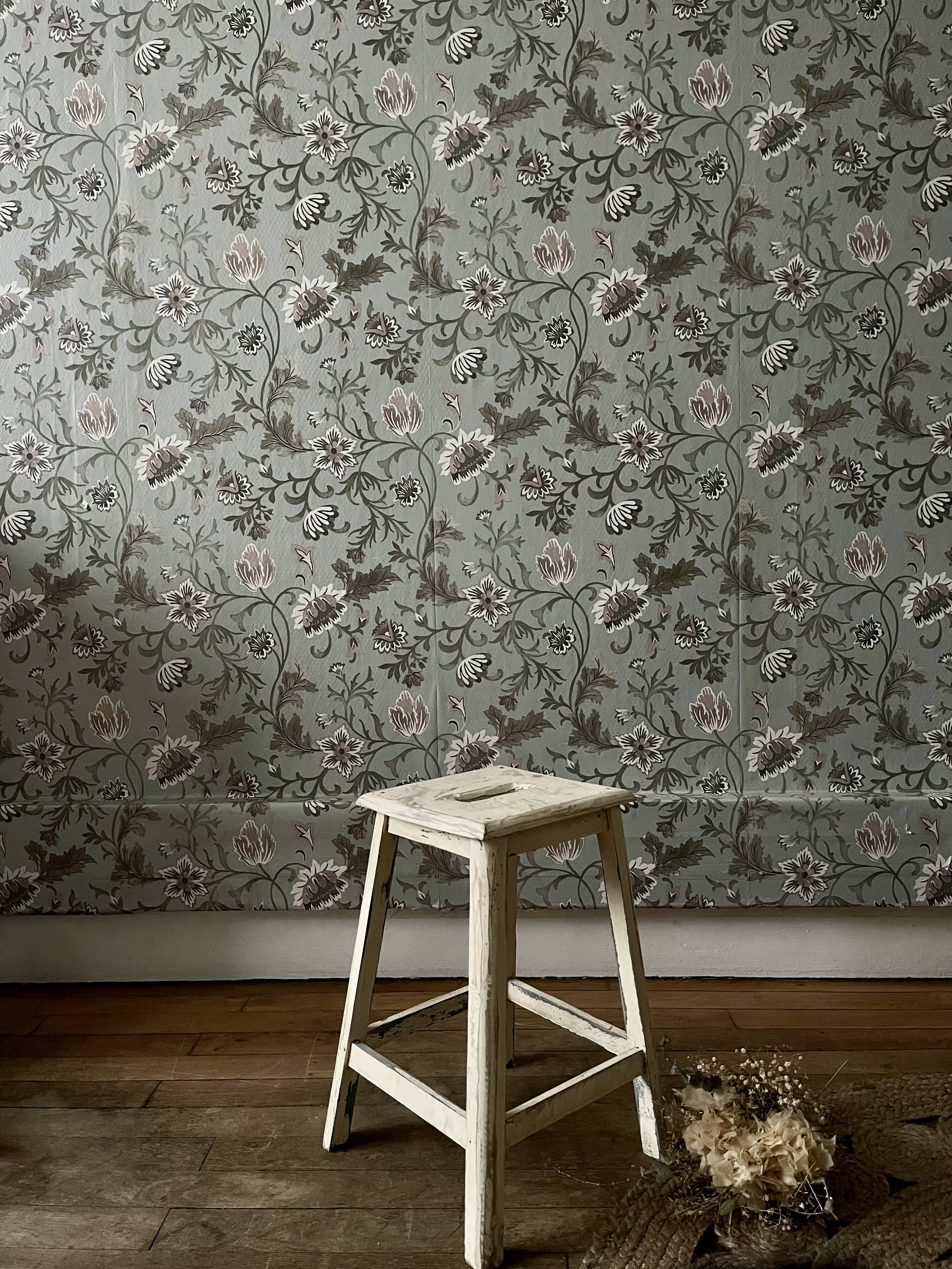 Weathered workshop stool (renovated)