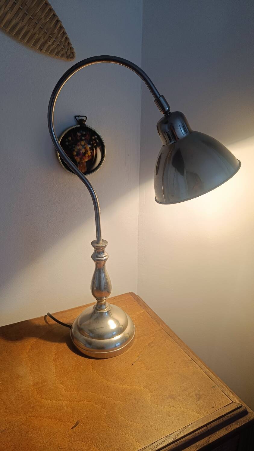 Chrome metal design table lamp – swan neck style