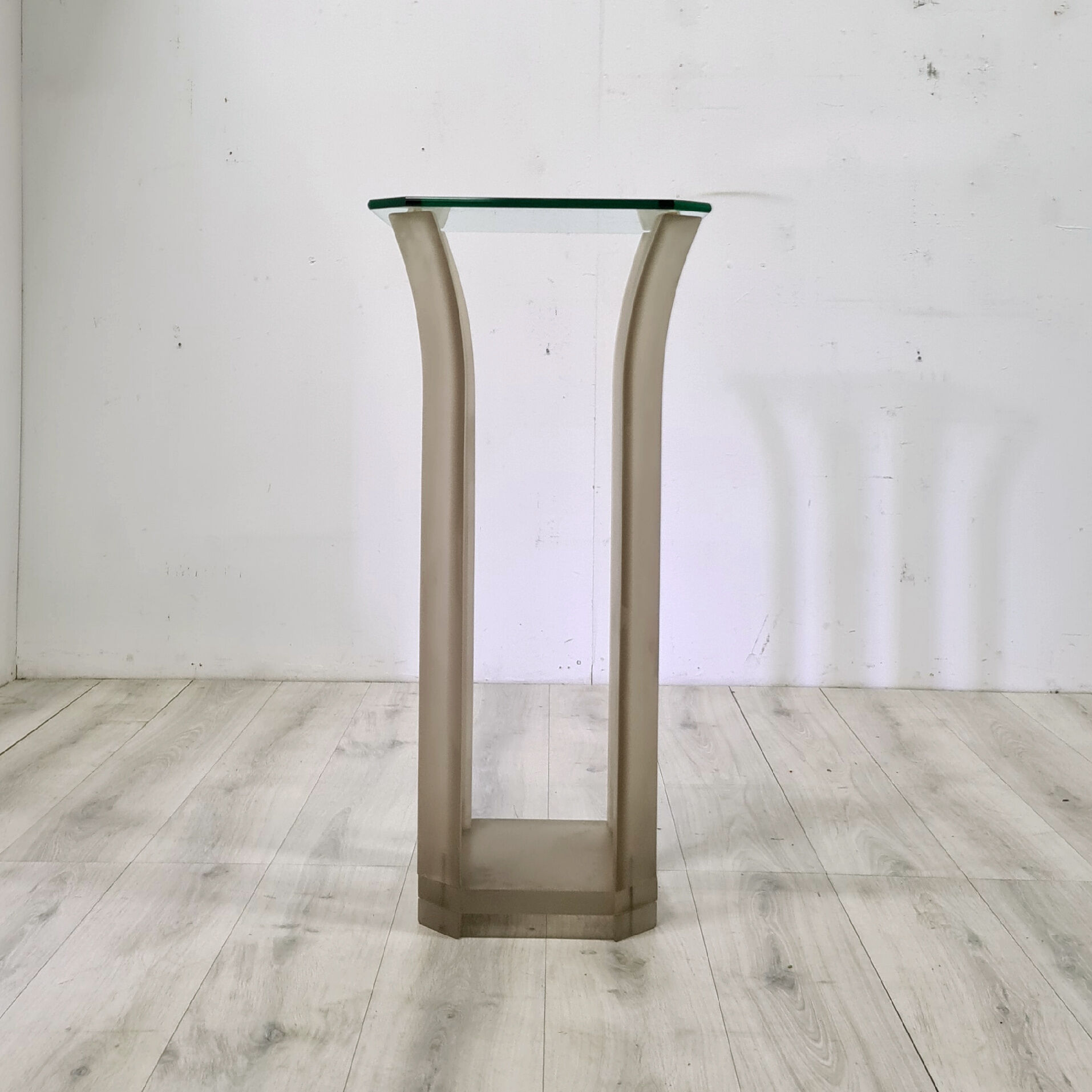 Hollywood regency plexiglass and glass side table, 1980s