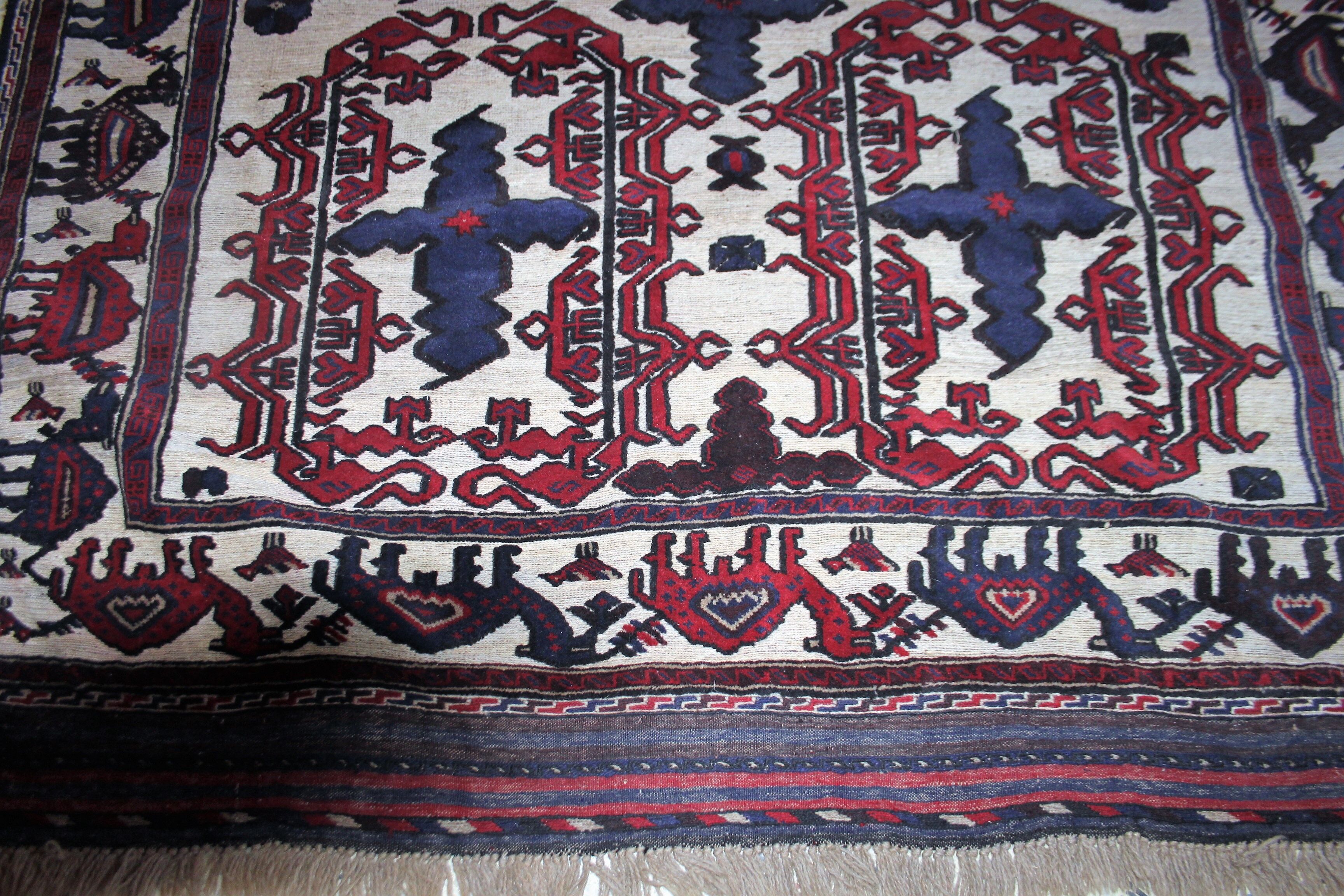 Old oriental rug. 280 x 178 cm.