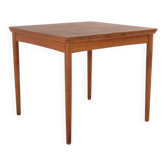 Compact Poul Hundevad for Hundevad & Co extendable dining table in teak
