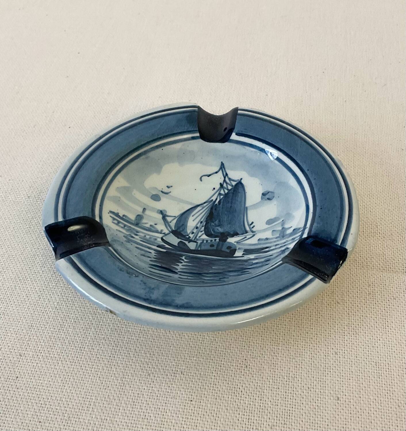 Vintage ashtray Delft Holland 417 Pyramid – blue earthenware with boat decoration