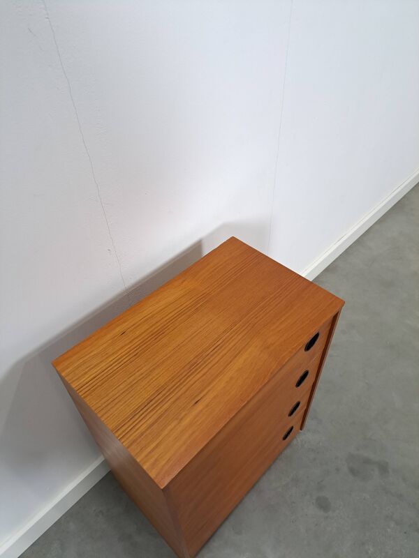 Armoire à chaussures avec poignées rondes noires, n° 2