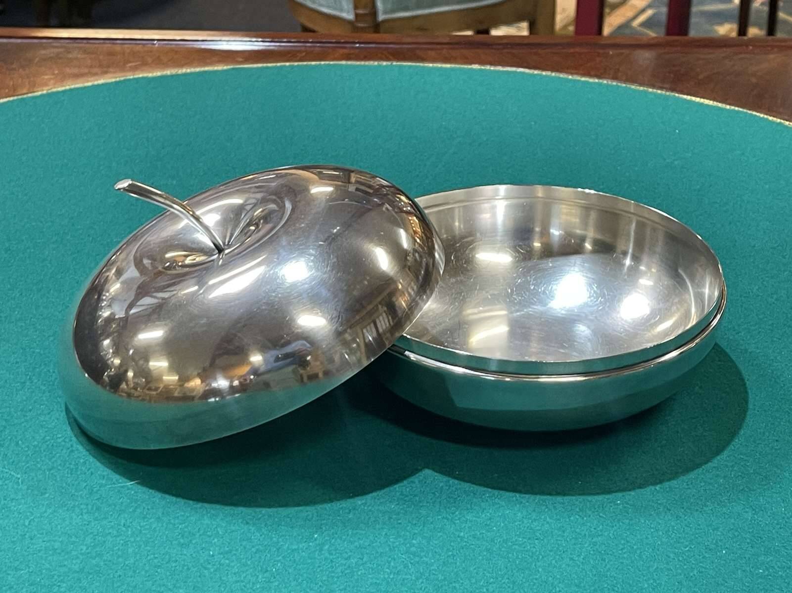 Round apple bonbonnière signed Christofle and attributed to Lino Sabattini.