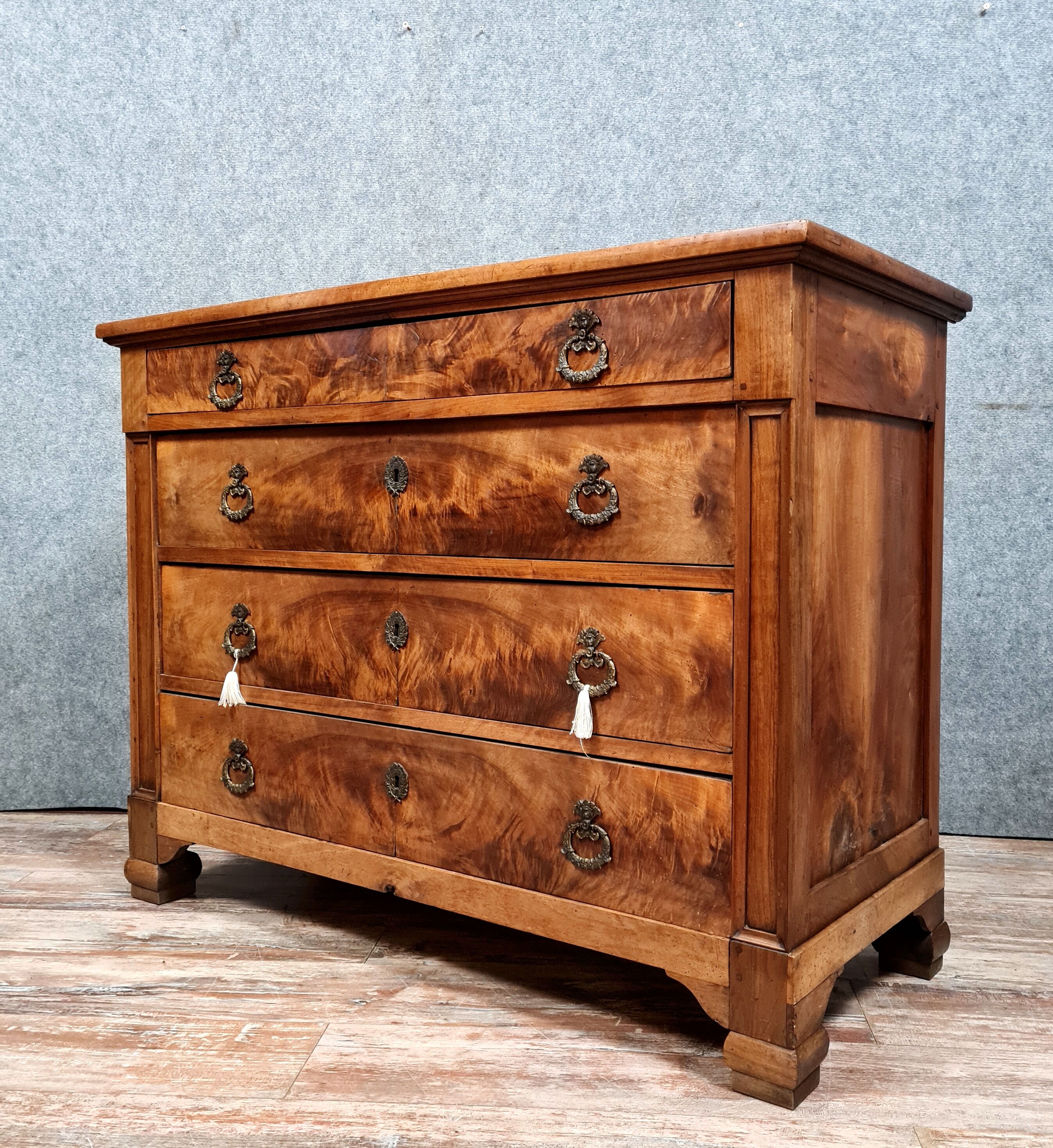 Chest of drawers from the Restoration period / Louis Philippe in blond mahogany