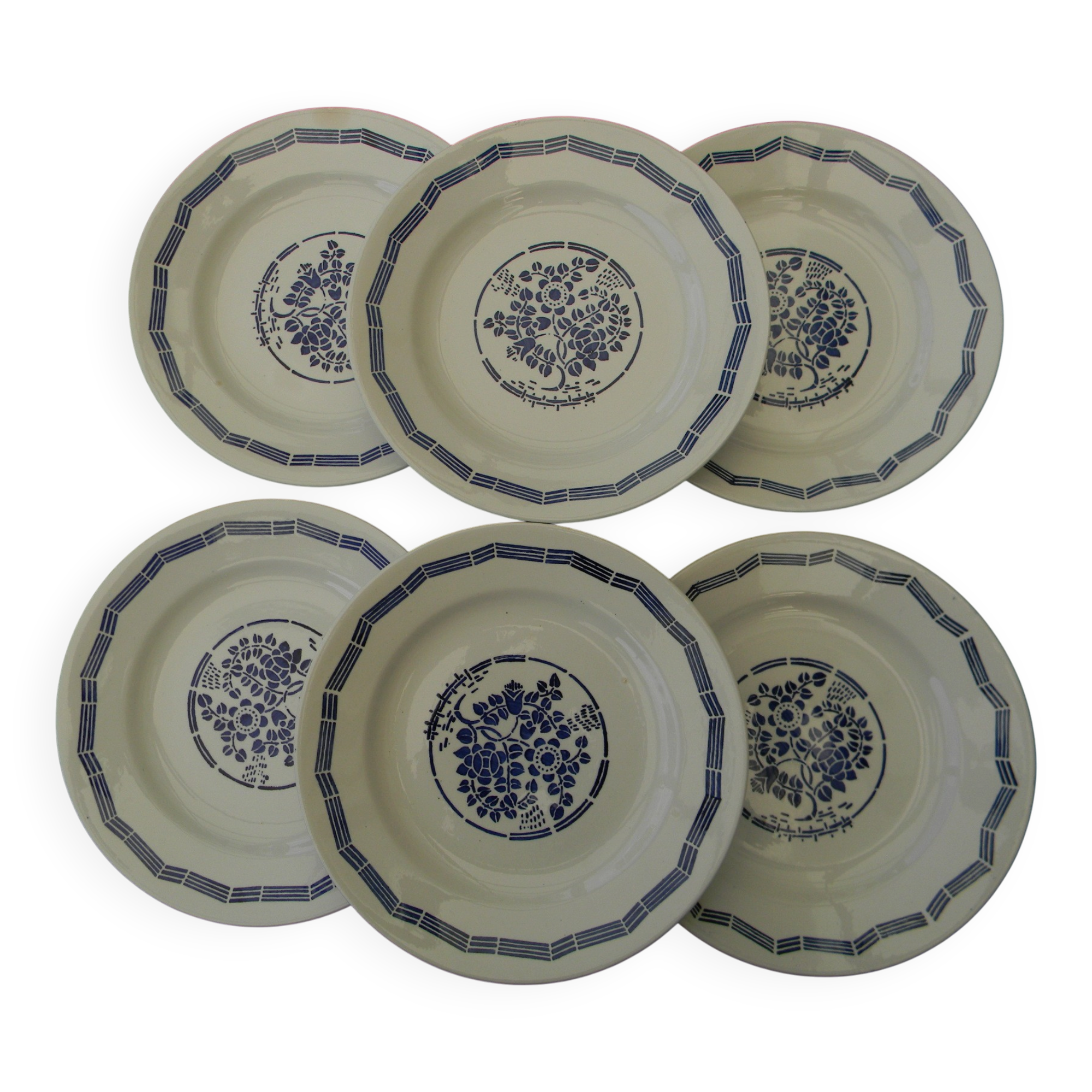 6 flat plates in earthenware from SAINT AMAND. Blue decoration.