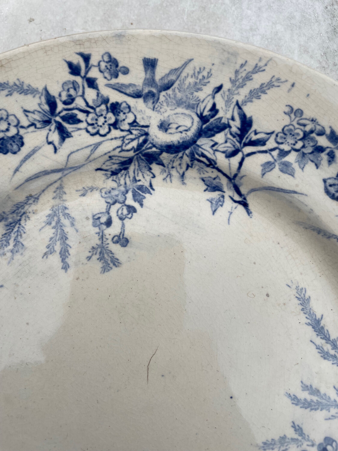 Plate on pedestal iron earth / Creil-montereau