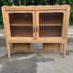 Vitrine vaisselier vintage en bois massif art déco 1950