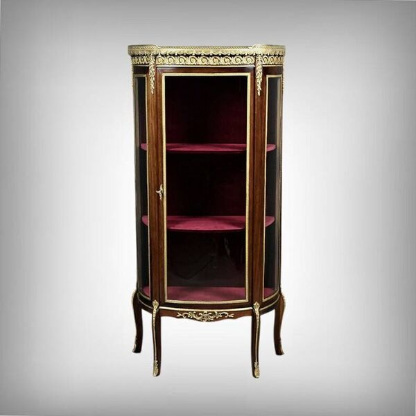 Petite vitrine en acajou, style transition Louis XV Louis XVI – début XXe