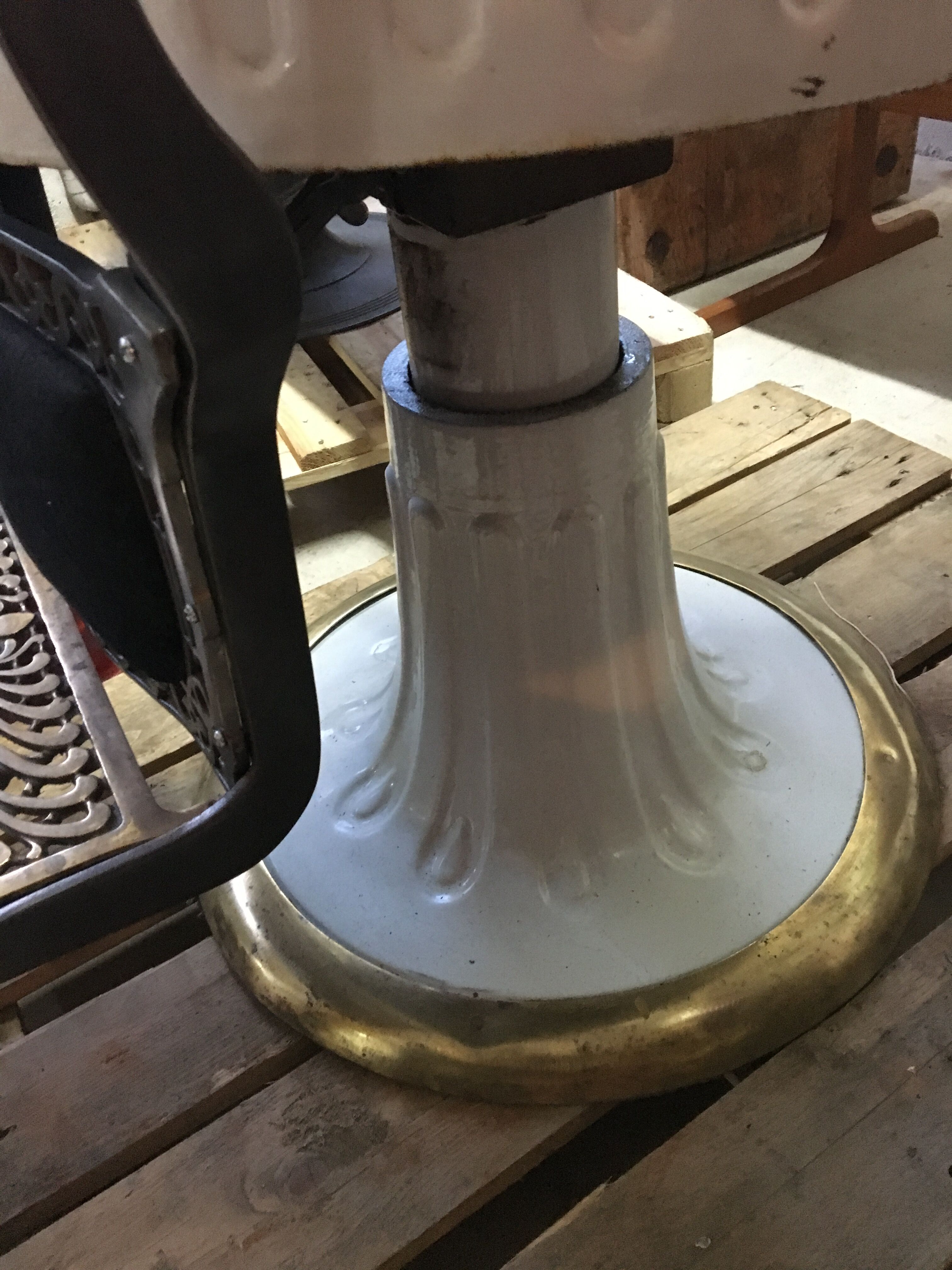 Vintage 1920 Berninghaus Barber Armhair