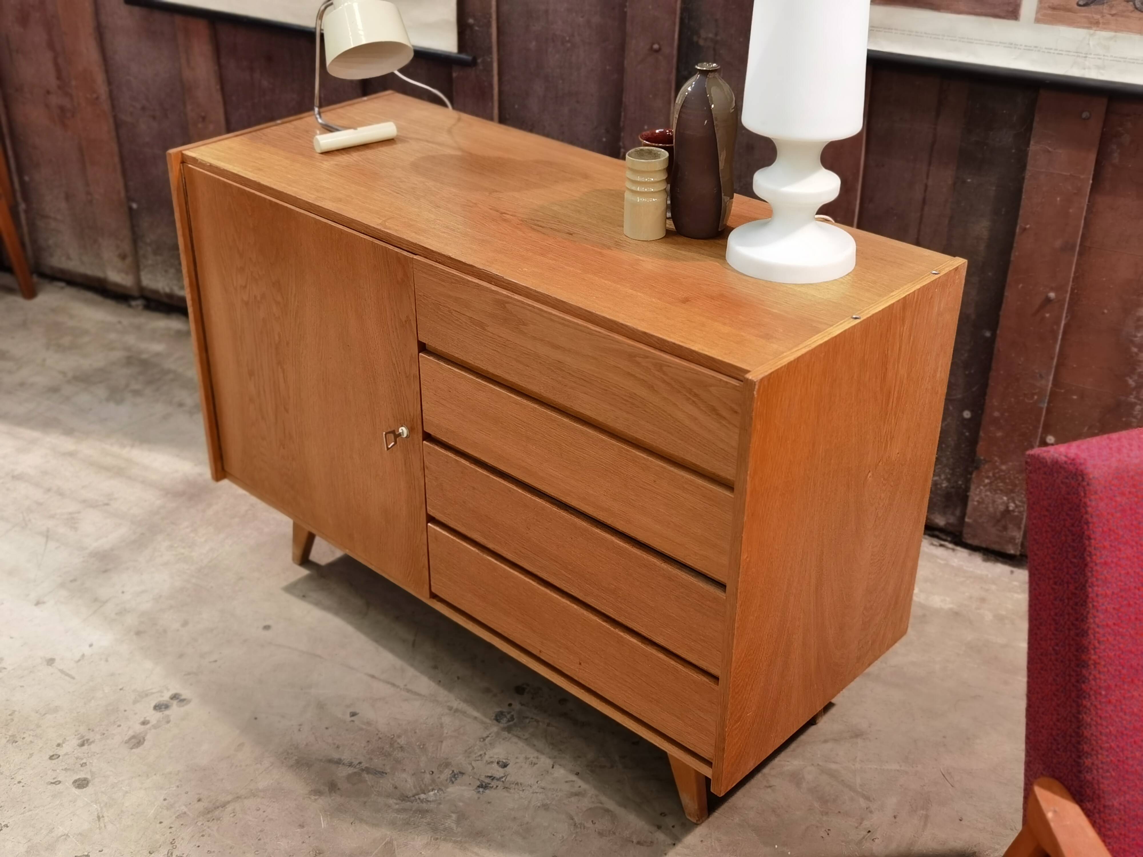 Buffet, U 458 by Jiri Jiroutek