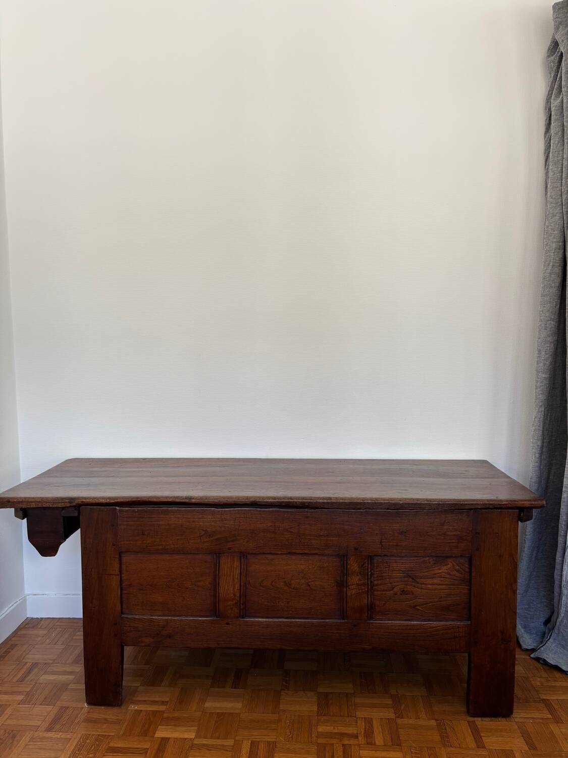 Grand coffre ancien en chêne massif – XIXe – belle patine d’origine