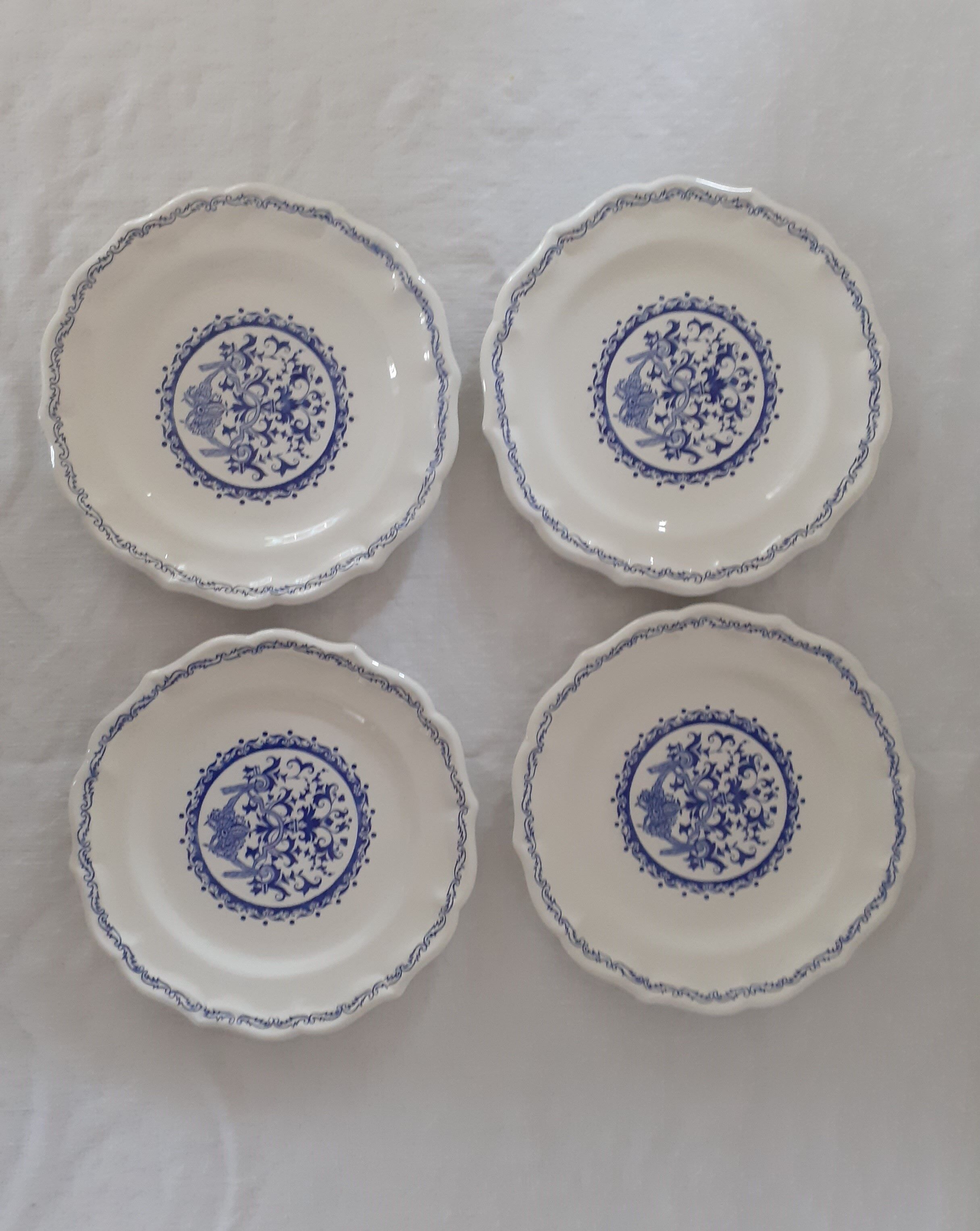4 Plates made of GIEN camaieu blue central pattern and rinses model ROUEN