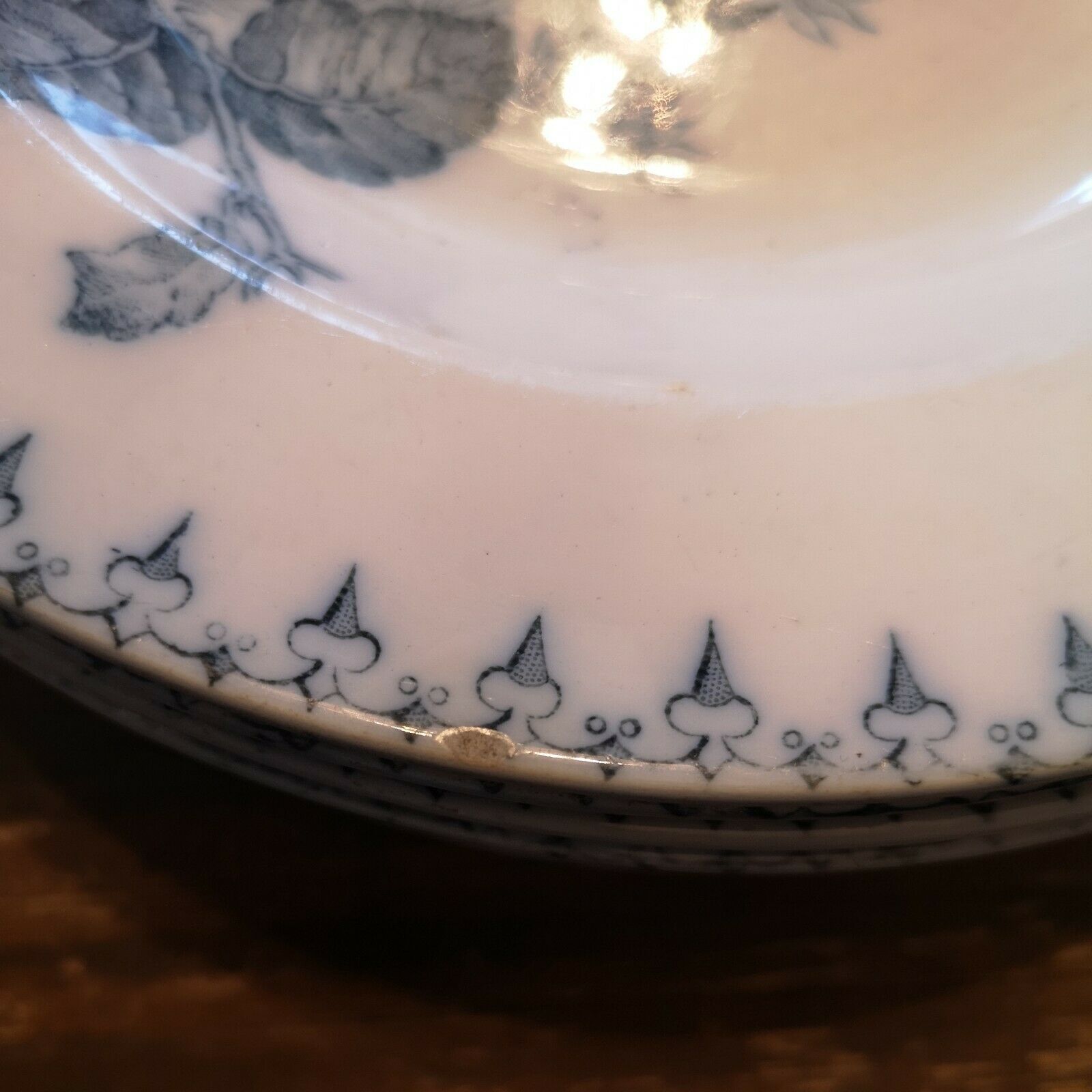 Série de 7 assiettes creuses en faïence Sarreguemines modèle Flore