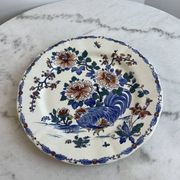 Assiette ancienne en faïence de Gien — modèle “Coq aux Pivoines”