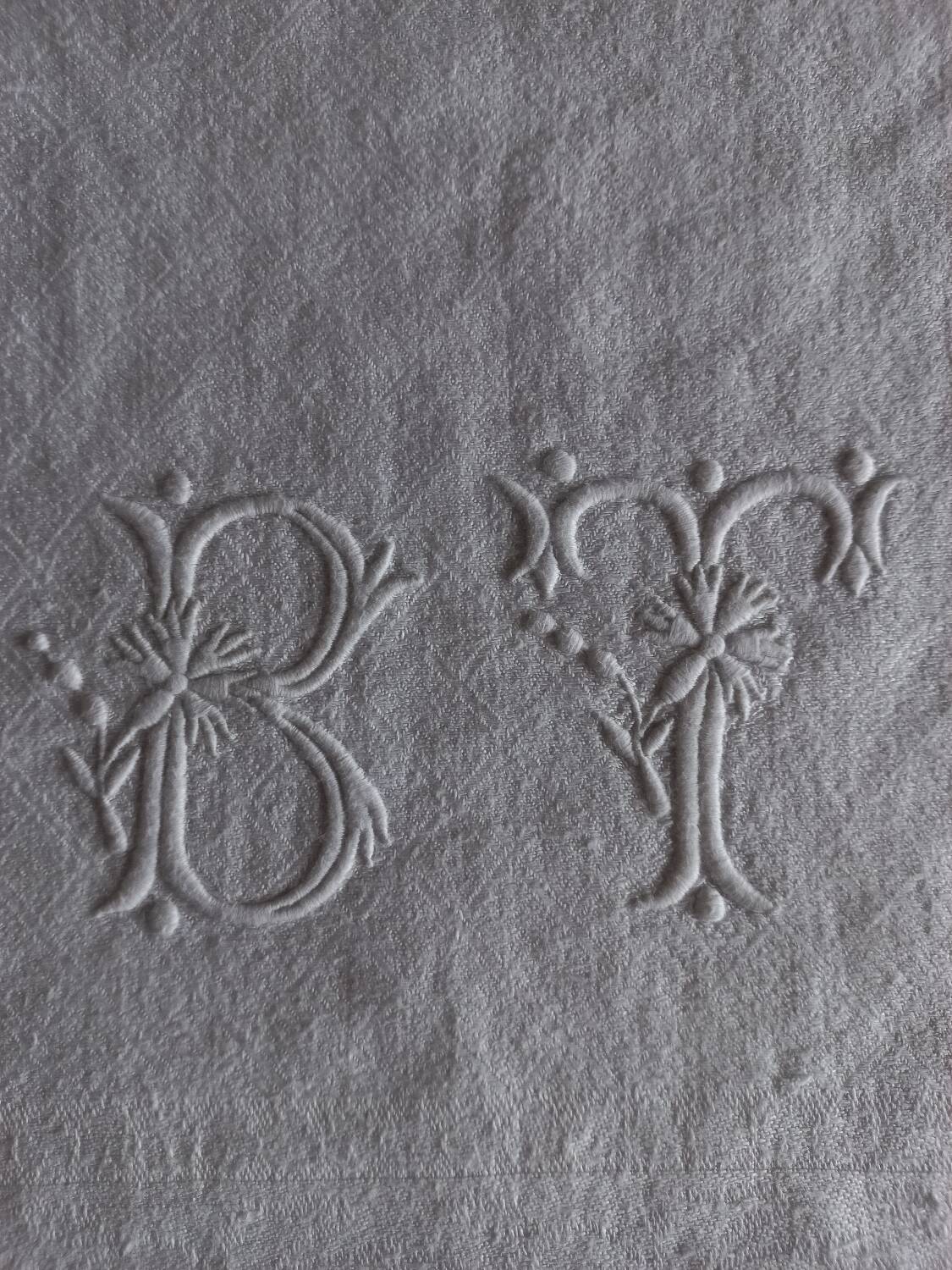 2 old embroidered guest towels