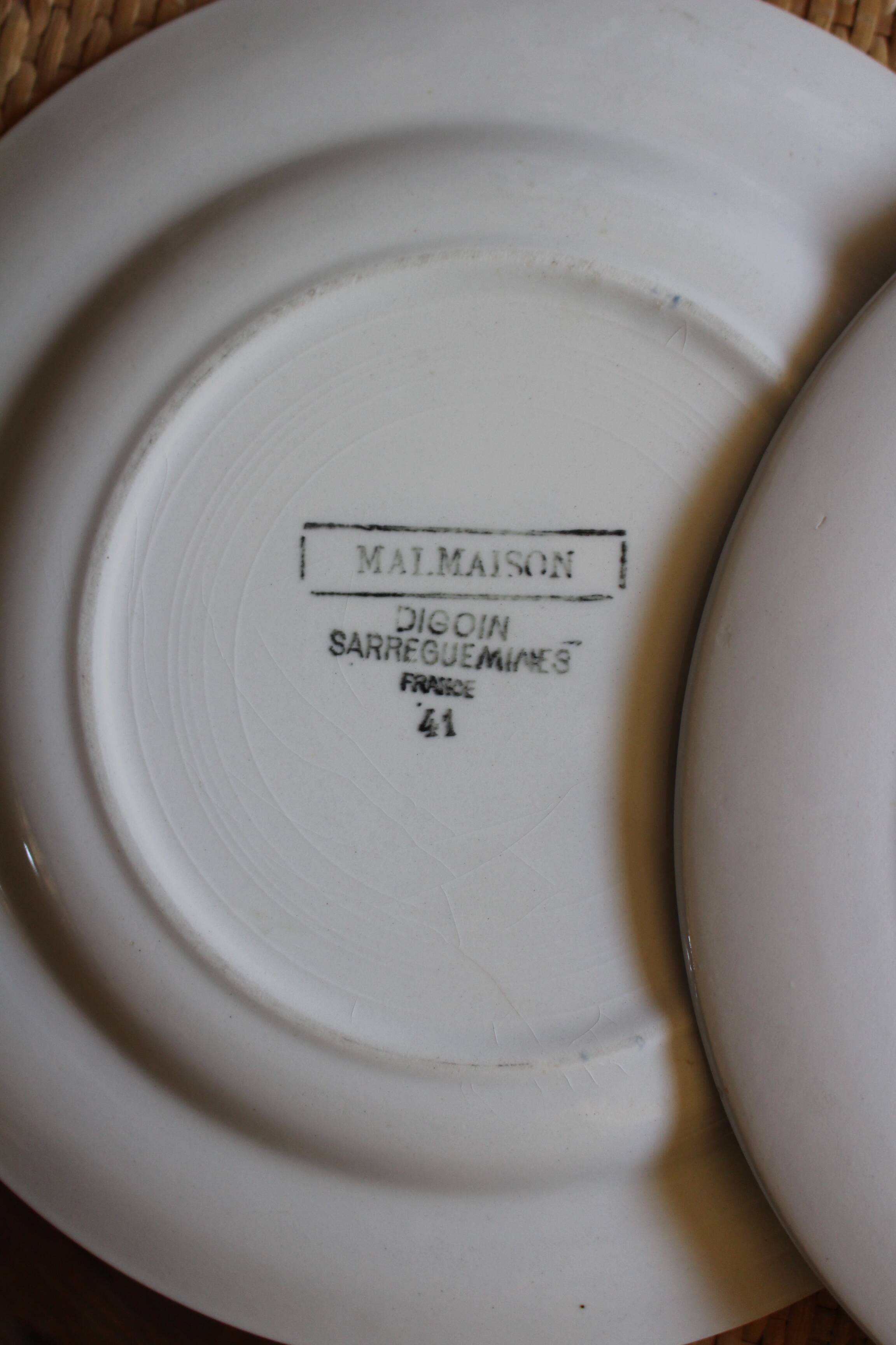 Lot 2 small plates Digoin Sarreguemines Malmaison Marinette