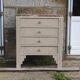 Commode vintage rénovée avec marbre rouge et blanc – 4 tiroirs