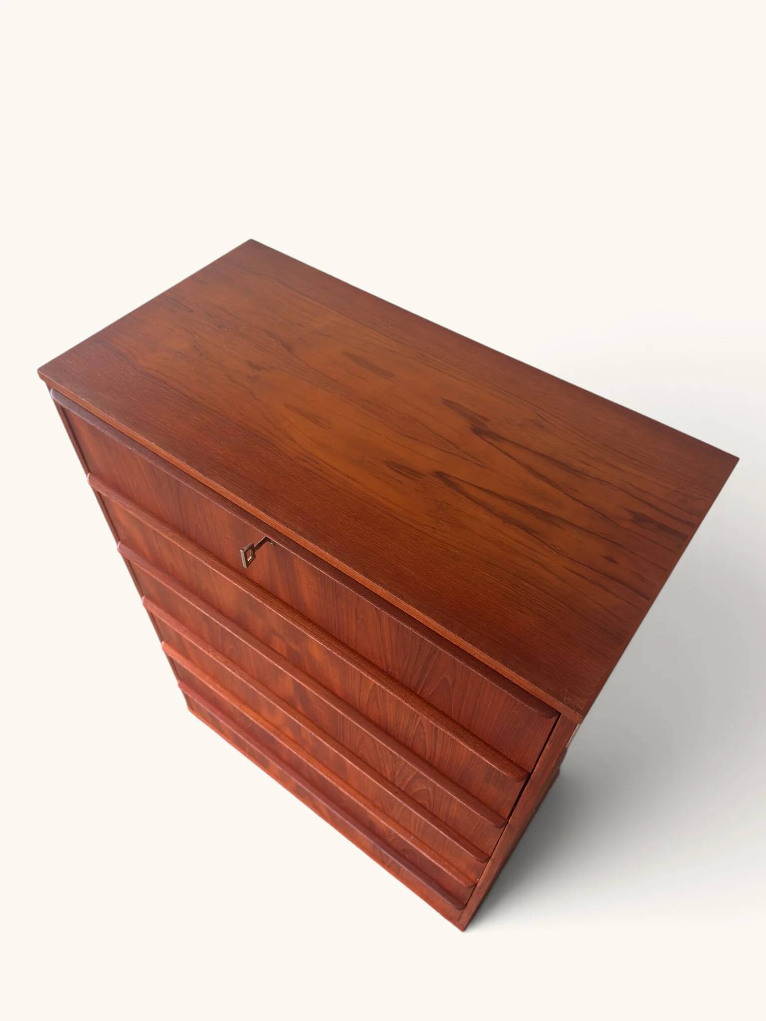 Chiffonnier « tallboy » vintage danois en teck avec 7 tiroirs