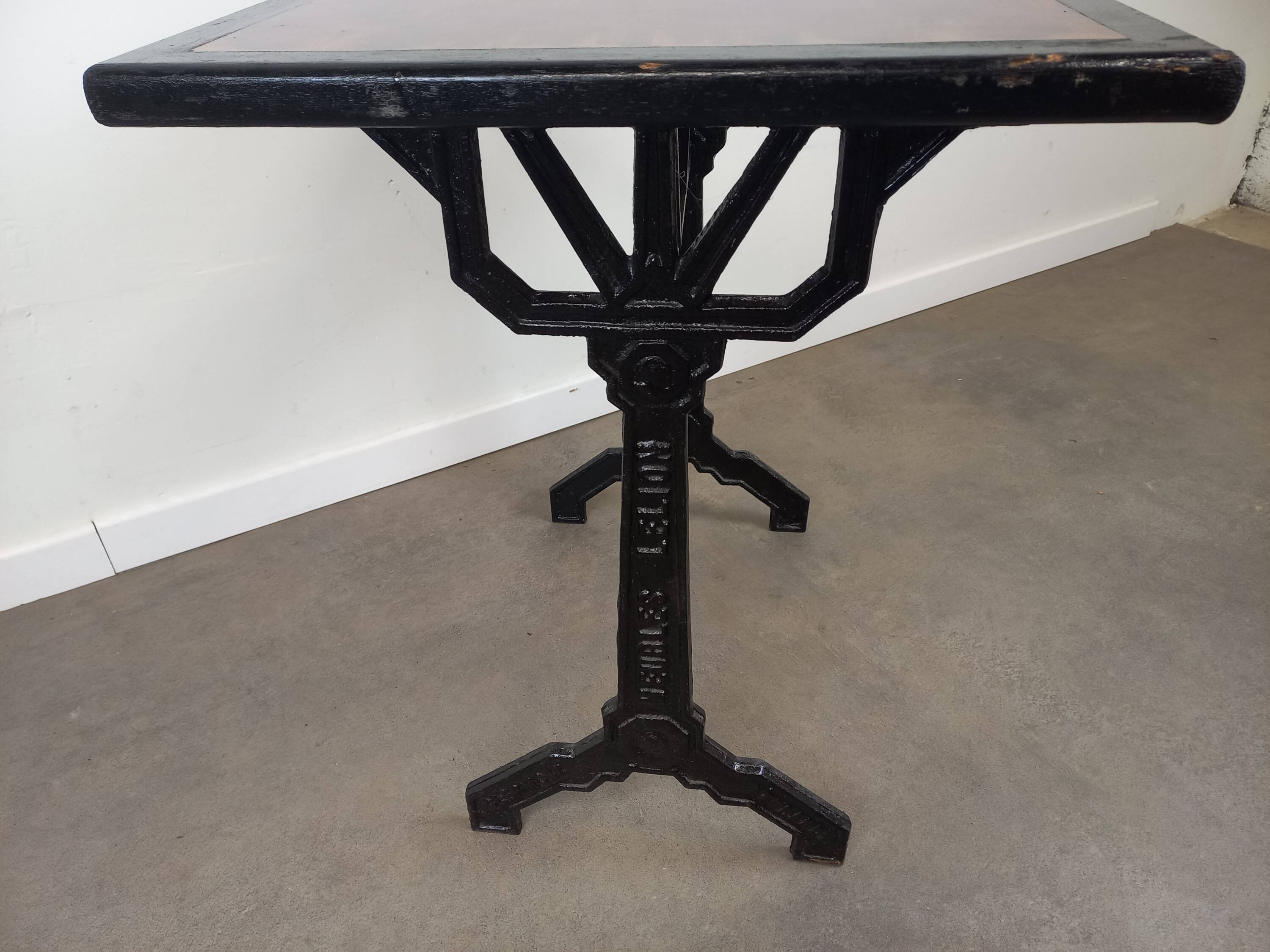 Table bistrot art déco