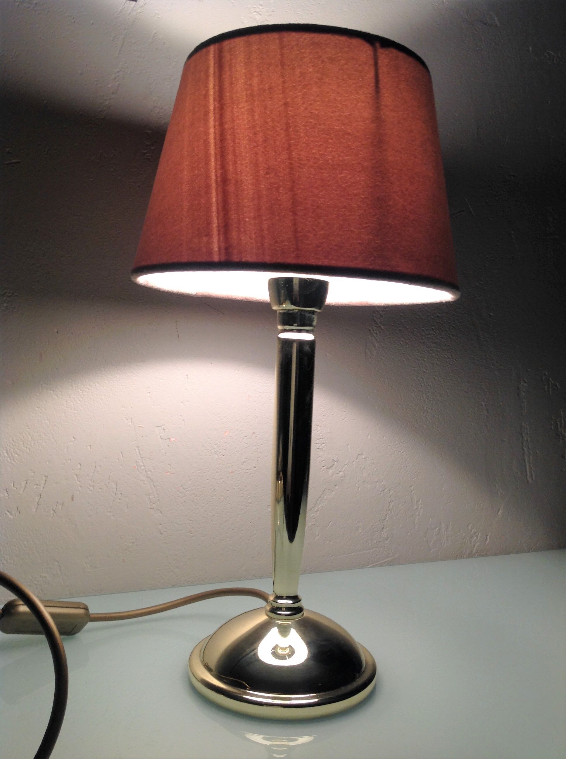 Lampe en  métal doré et abat jour peau de peche / vintage années 70-80